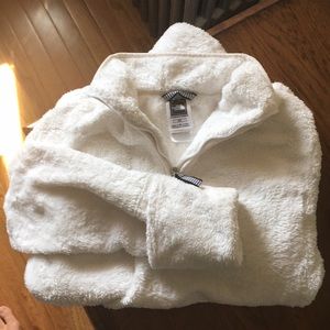 The North Face pull over fleece 3/4 zip